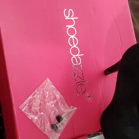 Heels - Picture 2 of 3